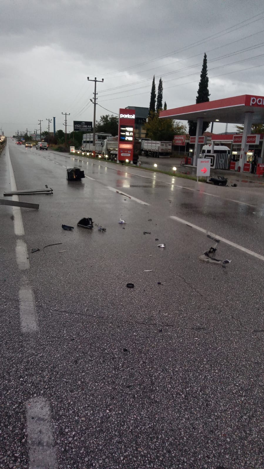 tirin altinda kalan otomobildeki kari koca hayatini kaybetti 6 71i5lpEs