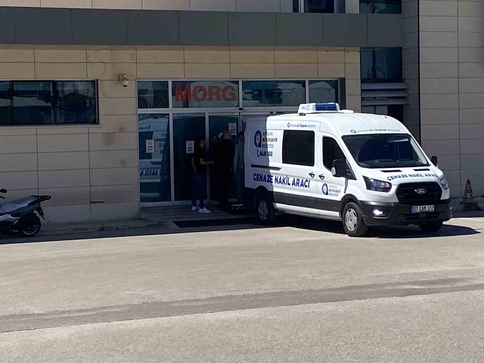 tirin altinda kalarak hayatini kaybeden genc motosikletlinin cenazesi yakinlari tarafindan teslim alindi 0 9hbFVHhF
