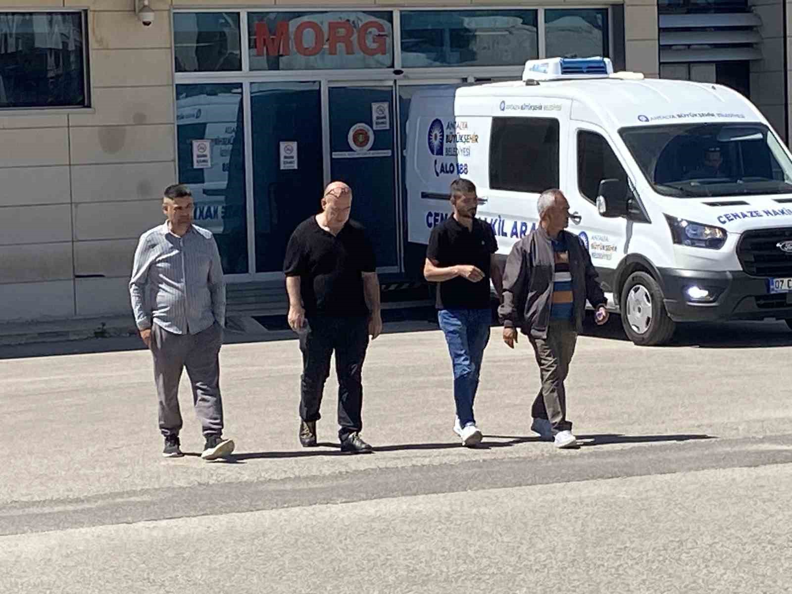 tirin altinda kalarak hayatini kaybeden genc motosikletlinin cenazesi yakinlari tarafindan teslim alindi 1 2AjGWMJ8