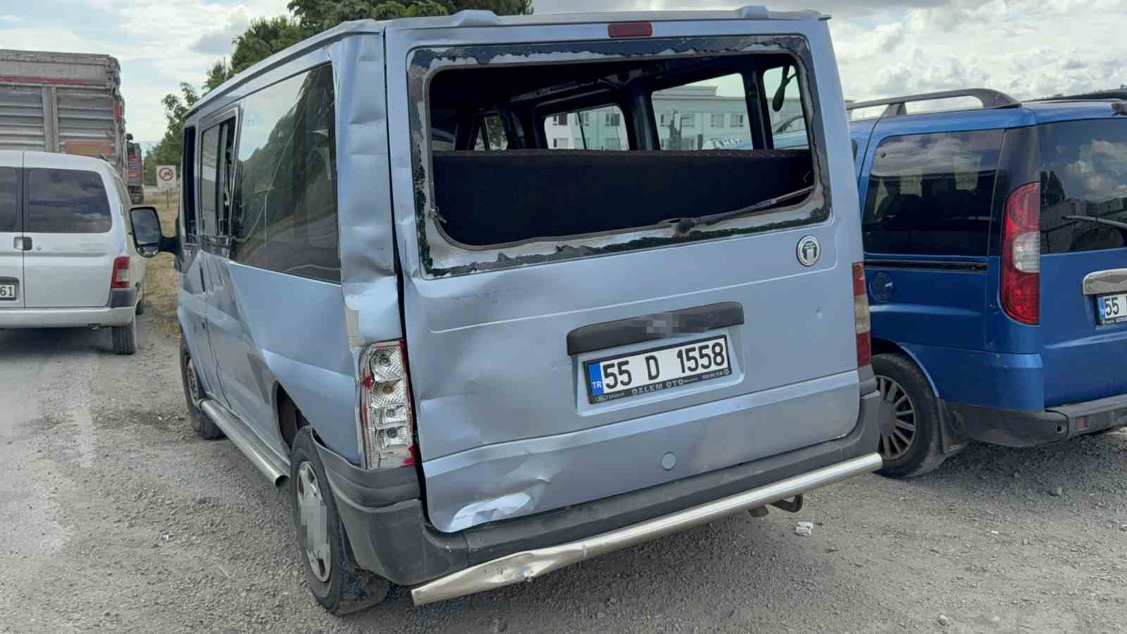 tirin carptigi dolmusun surucusu yaralandi 0 PSLcvWdE