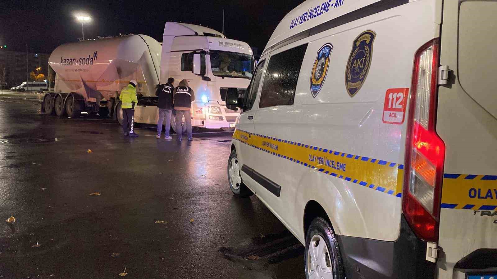 Tırın çarptığı iddia edilen yaya hayatını kaybetti, sürücü suçlamayı kabul etmedi 9 tirin carptigi iddia edilen yaya hayatini kaybetti surucu suclamayi kabul etmedi 5 ZIenSC82