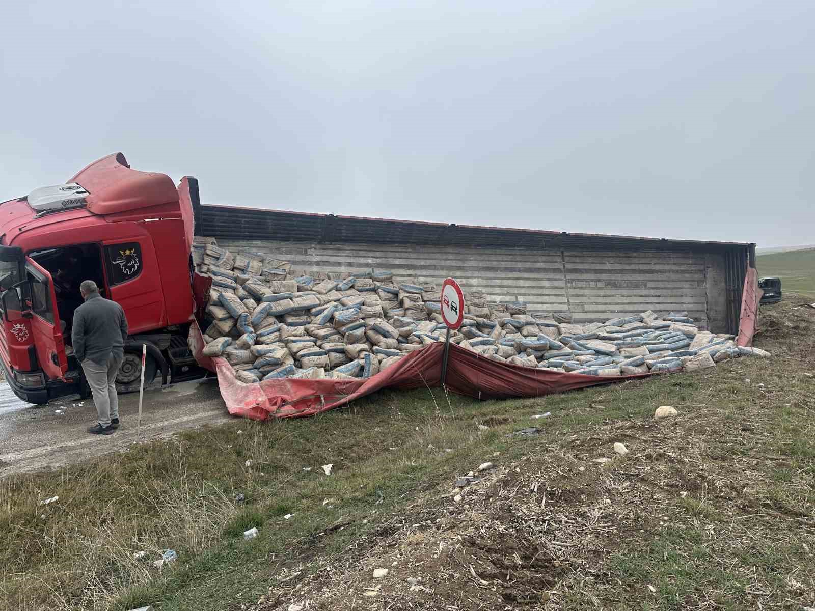 tirin dorsesi hafif ticari aracin uzerine devrildi 2 yarali 2 b6MuiYX4