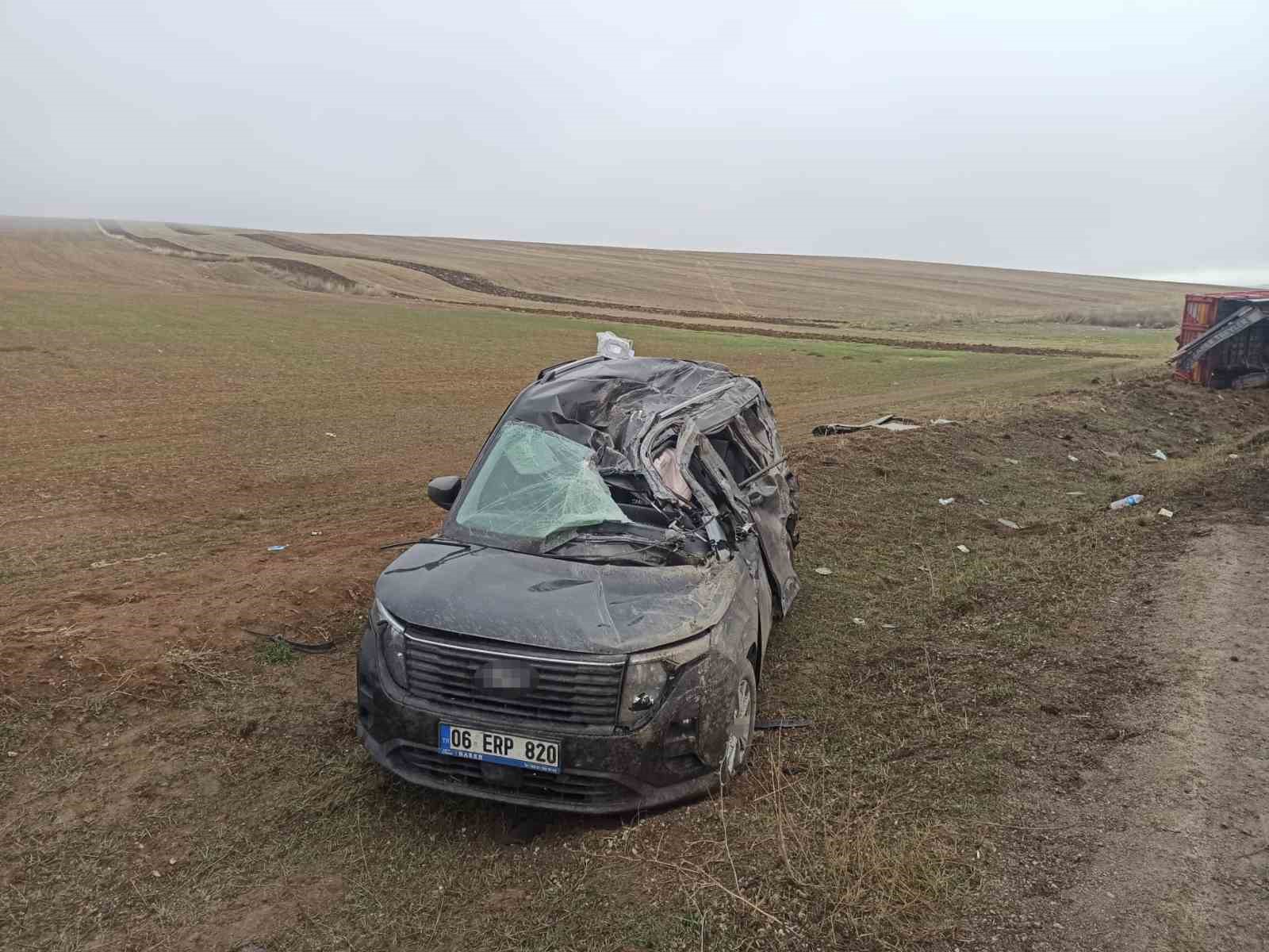 tirin dorsesi hafif ticari aracin uzerine devrildi 2 yarali 4 hOukTptf