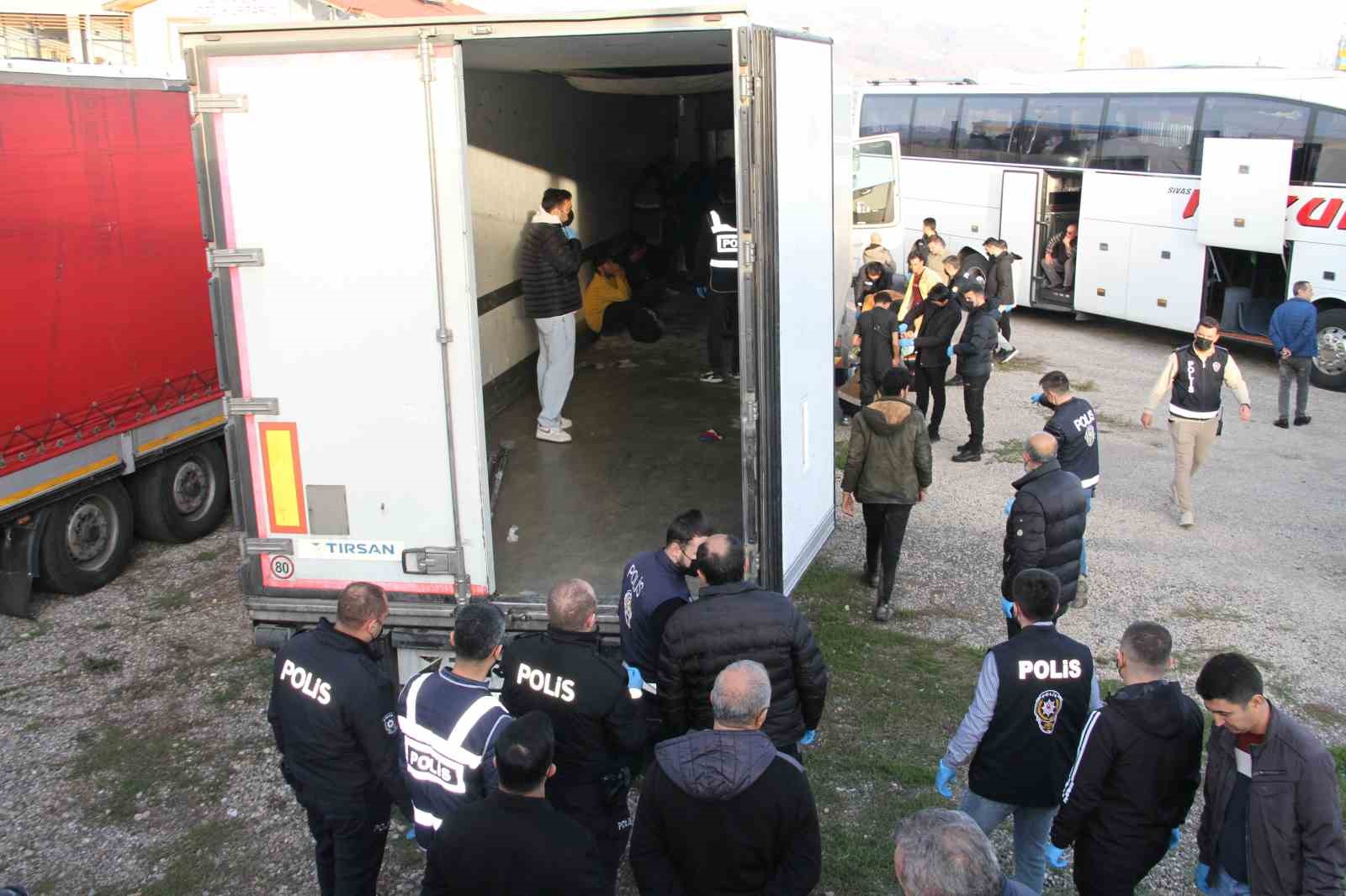tirin dorsesinde 28 kacak gocmen bulundu 0