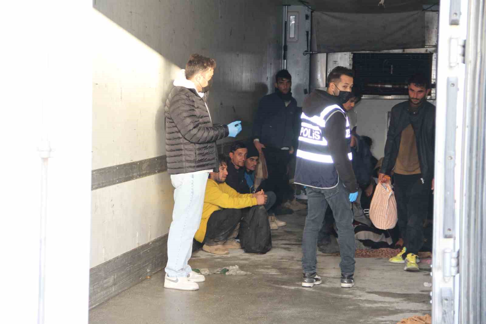 tirin dorsesinde 28 kacak gocmen bulundu 1 My9Q589T
