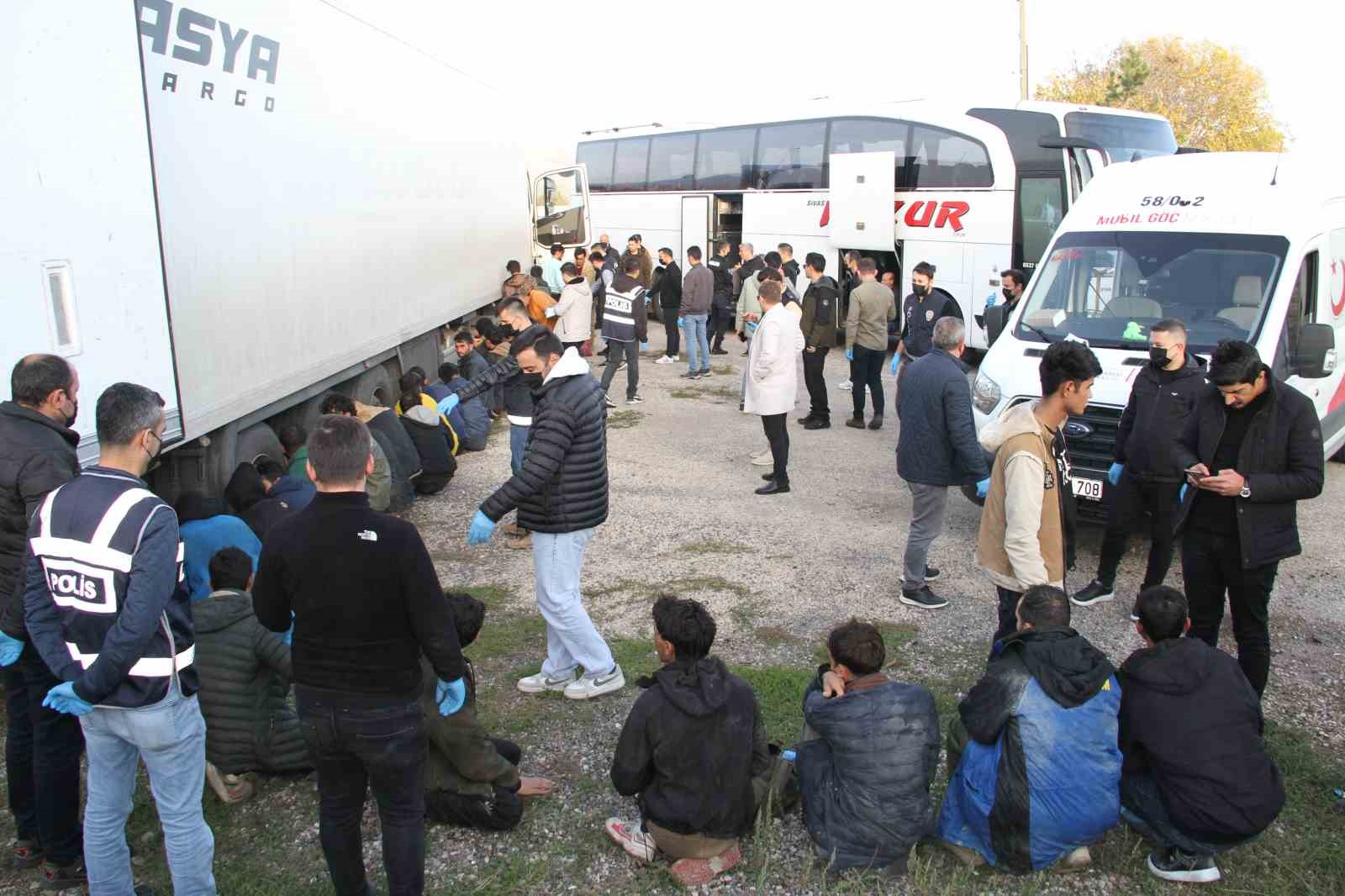 tirin dorsesinde 28 kacak gocmen bulundu 3 PWia8L3F