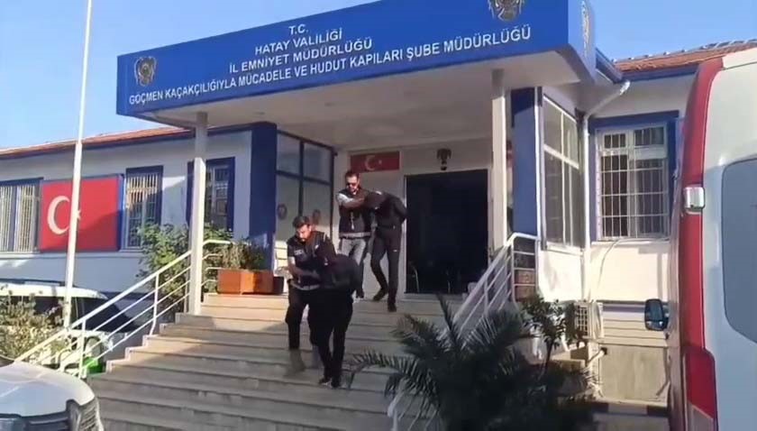 Tırın dorsesinden 16 göçmen çıktı, 2 organizatör tutuklandı 6 tirin dorsesinden 16 gocmen cikti 2 organizator tutuklandi 2 rhaeSnfl