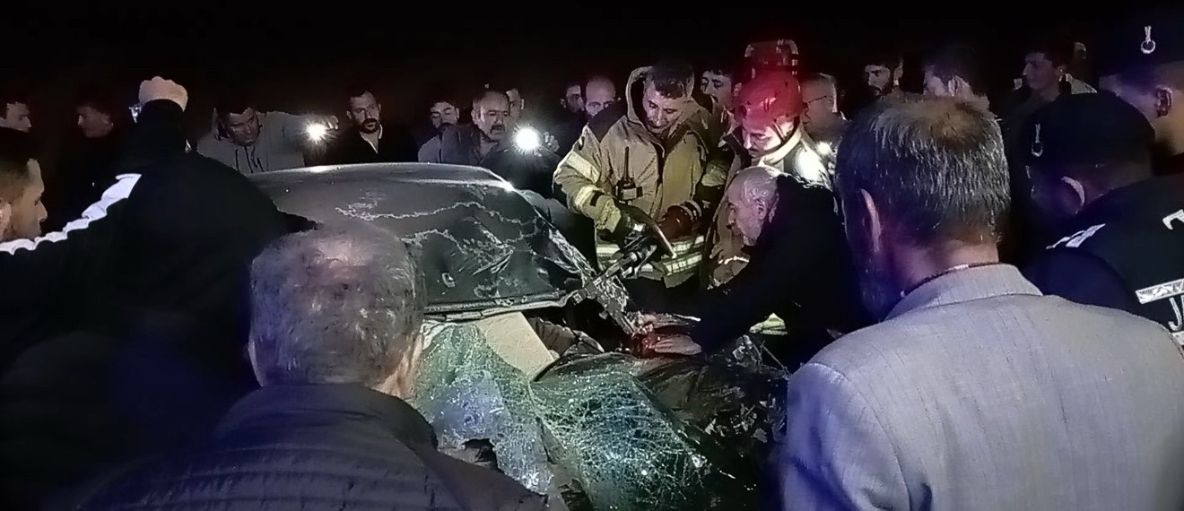 tirin dorsesine carpan otomobil hurda yiginina dondu sikisan surucu guclukle kurtarildi 1 OQK8Chd3