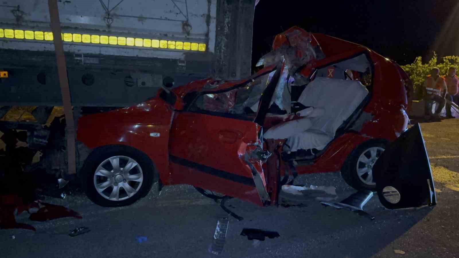 tirin dorsesine otomobili ile carpan 21 yasindaki surucu yasam savasini kaybetti 0 D2zYGEJg