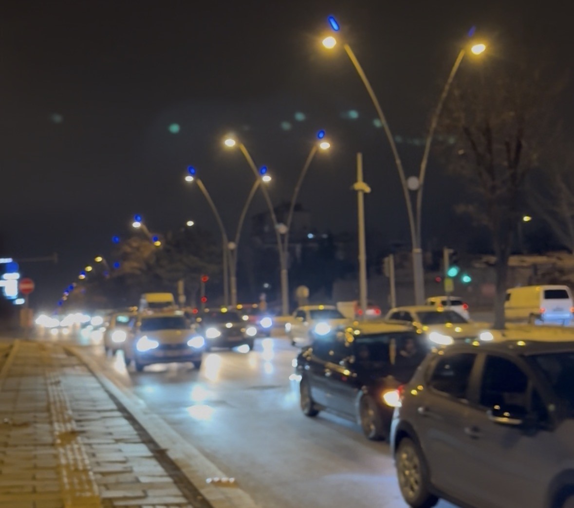 tirin onune atladi trafigi kilitledi 1 wkLadaqF