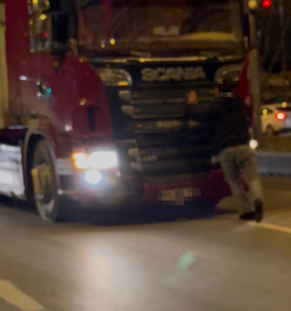 tirin onune atladi trafigi kilitledi 3