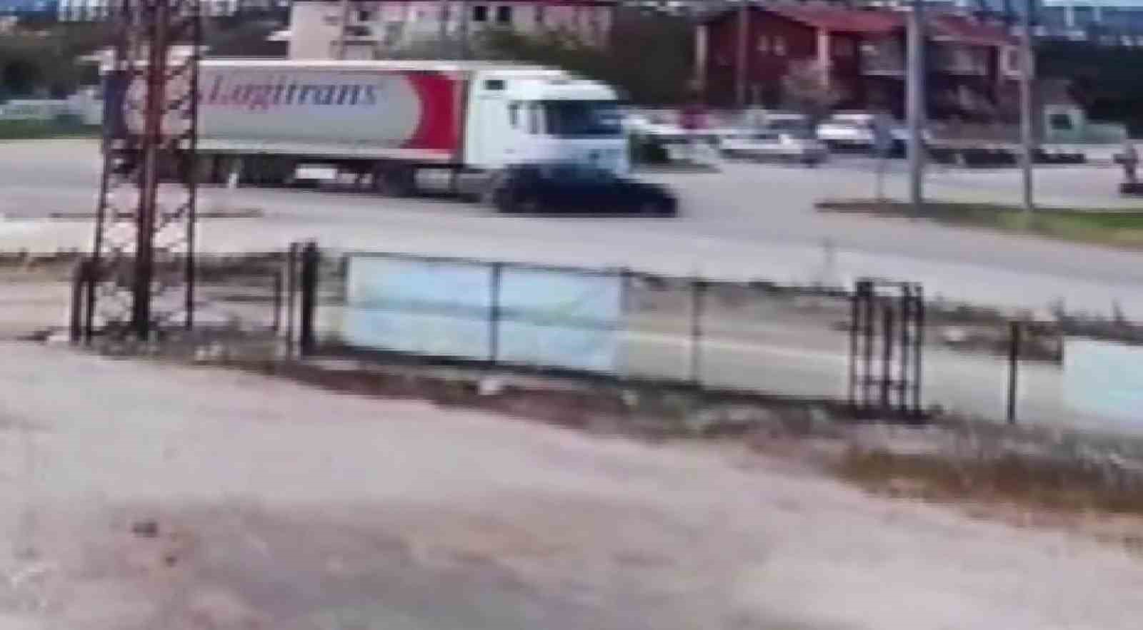 tirin otomobili onune katip surukledigi kaza kamerada 0