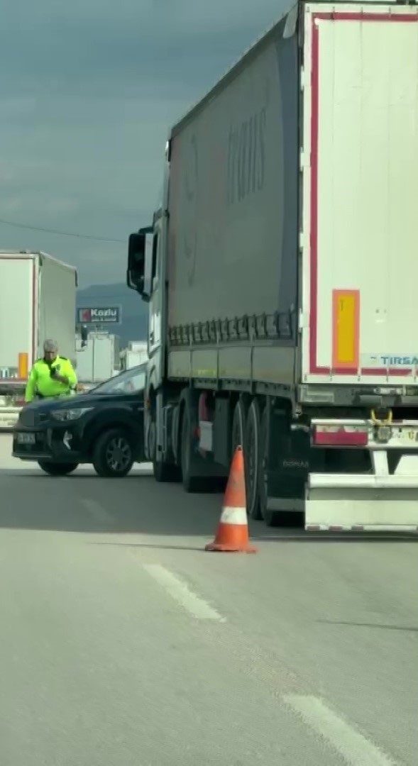 tirin otomobili onune katip surukledigi kaza kamerada 1 Yvt2g3GS