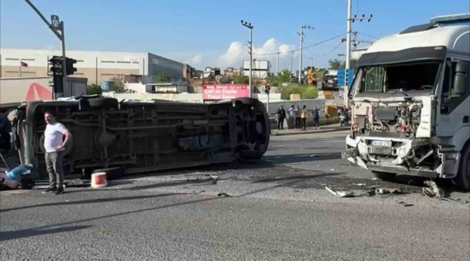 tirla carpisan isci servisi devrildi 8 yarali 1 K2SG9TbH
