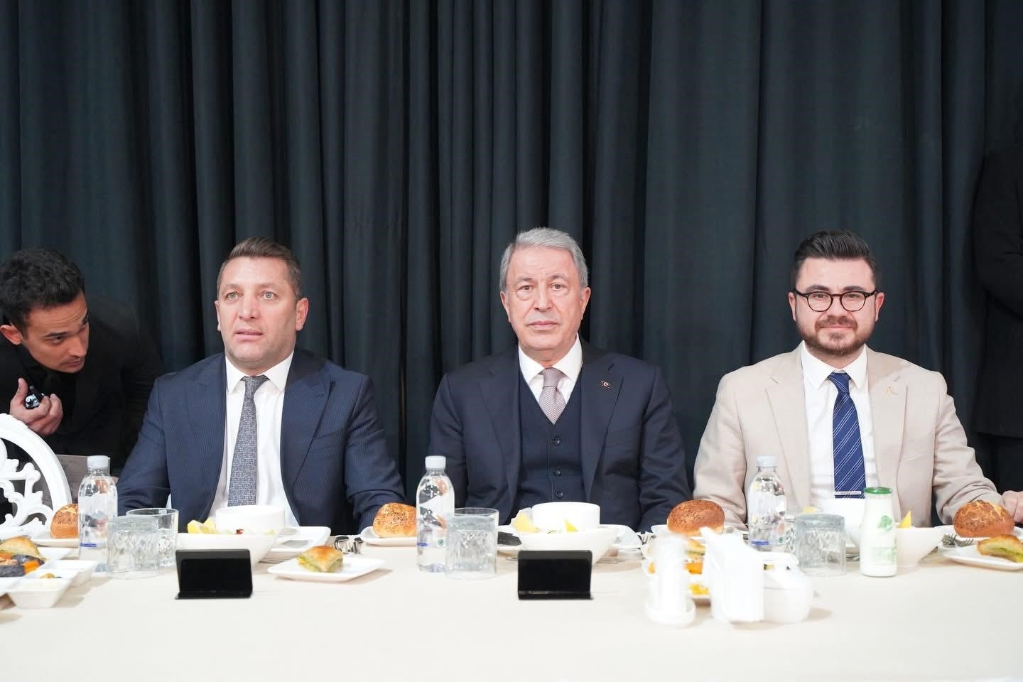 TMMB Milli Savunma Komisyonu Başkanı Akar: "Büyük ve güçlü Türkiye’yi inşa ve ihya etmek için çalışmalarımızı sürdüreceğiz" 4 tmmb milli savunma komisyonu baskani akar buyuk ve guclu turkiyeyi insa ve ihya etmek fgfh3FJ6
