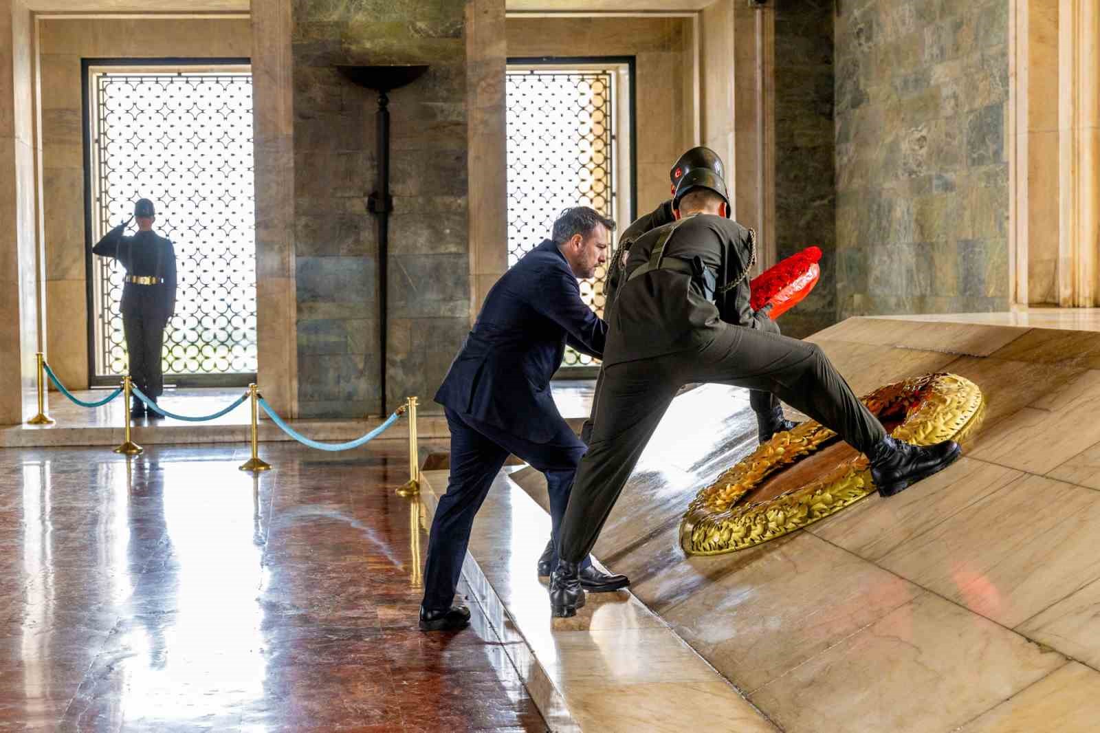 tmok baskani veli ozan cakirdan anitkabir ziyareti 7 IOYyuqvR