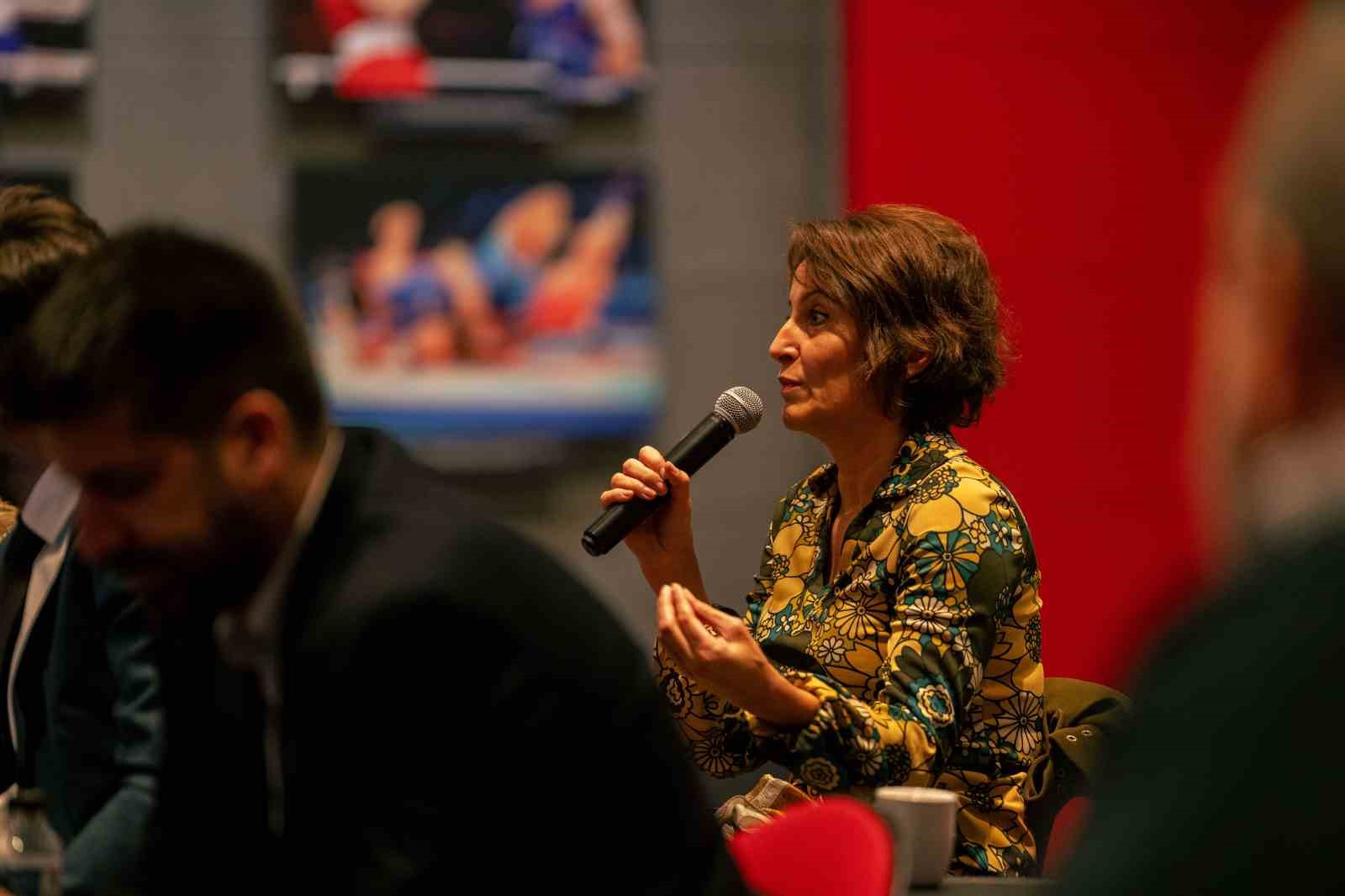 tmok kultur sanat ve spor komisyonu turkiyenin onde gelen sanat kuruluslariyla bir araya geldi