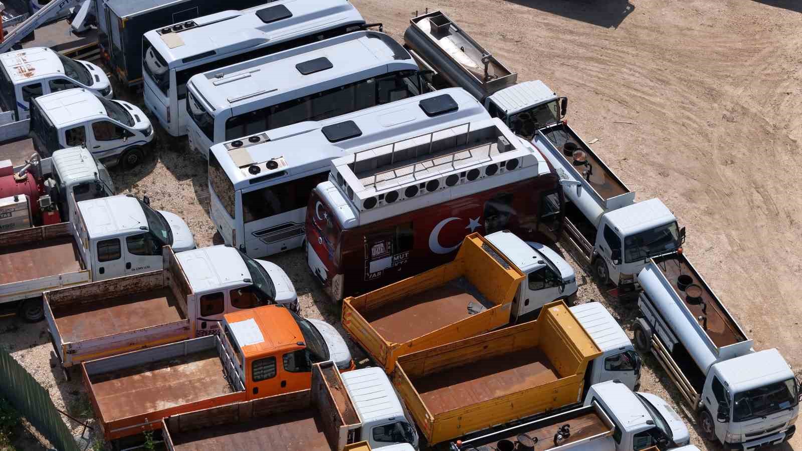 TMSF’nin el koyduğu yüzlerce araç böyle görüntülendi 5 tmsfnin el koydugu yuzlerce arac boyle goruntulendi 1 PK12auV9