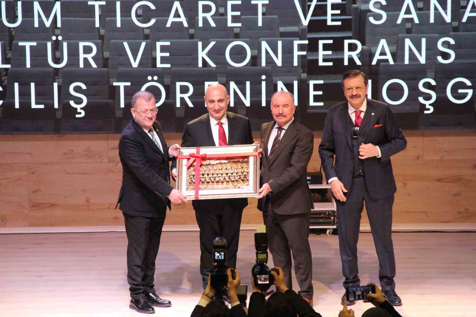 tobb baskani hisarciklioglu corumun ihracati son 10 senede 100 milyon dolardan 5 milyar dolarin D1rccUze
