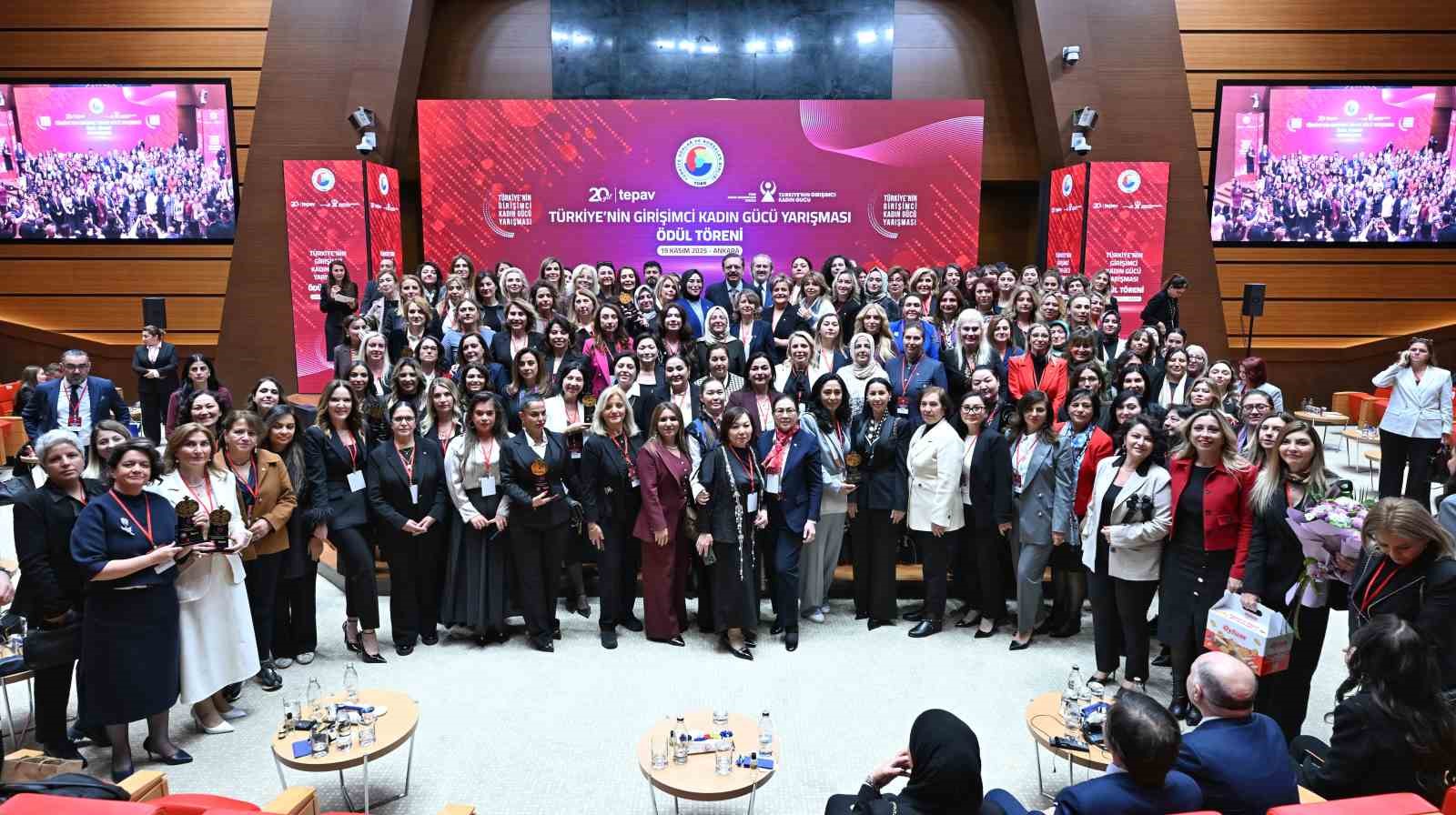 tobb baskani hisarciklioglu kadinlarin sosyal hayatta is hayatinda daha fazla ve aktif rol almasini ctpyeBQA
