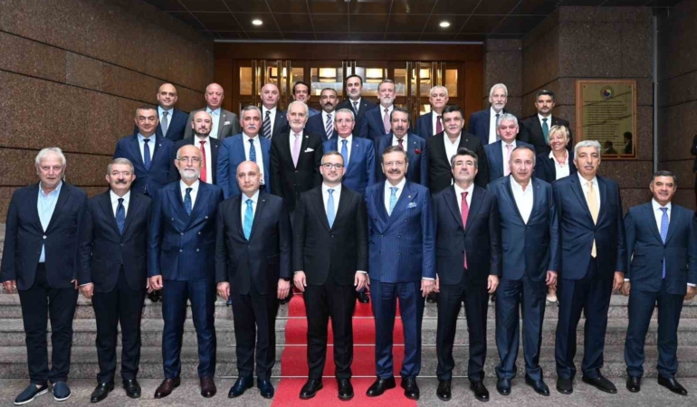 tobb-baskani-hisarciklioglu-tcmb-baskani-karahan-ile-gorustu-AaWeqPZP.jpg