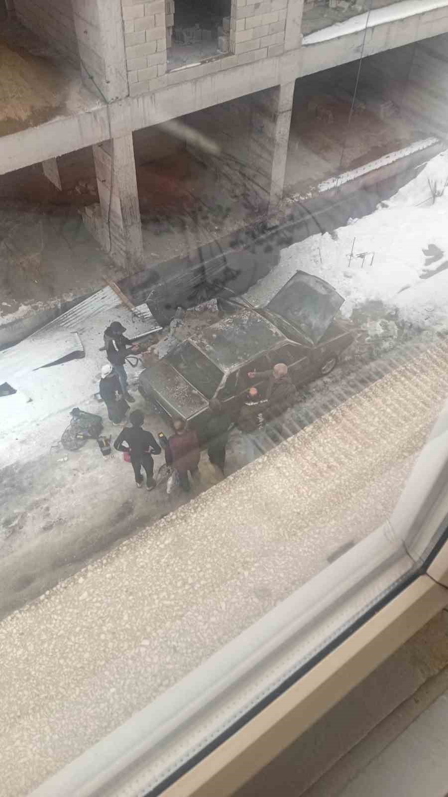 Tofaş araç alevlere teslim oldu 5 tofas arac alevlere teslim oldu 1