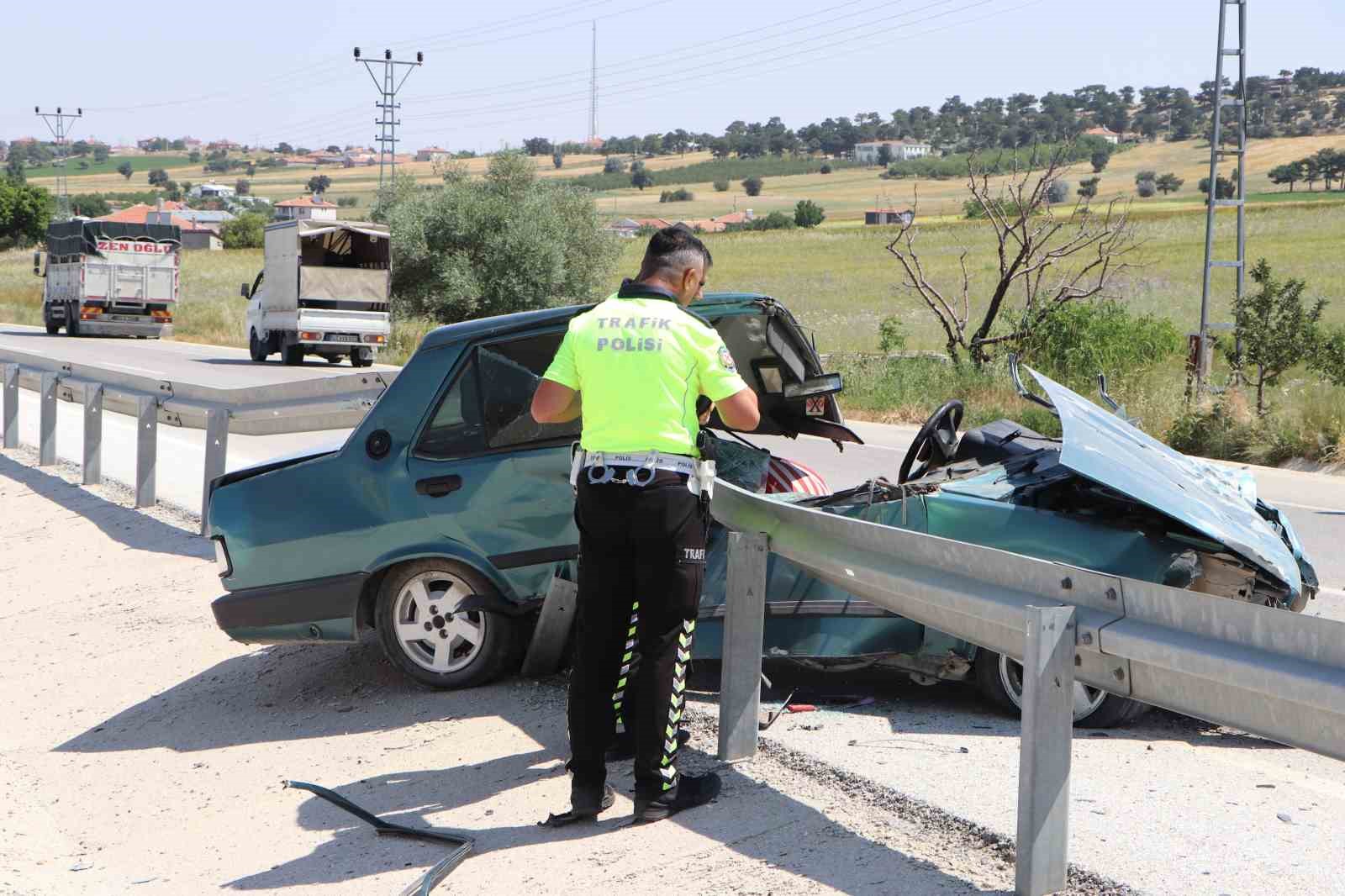 tofas bariyerlere ok gibi saplandi 1 yarali 0 fJs4KW3l