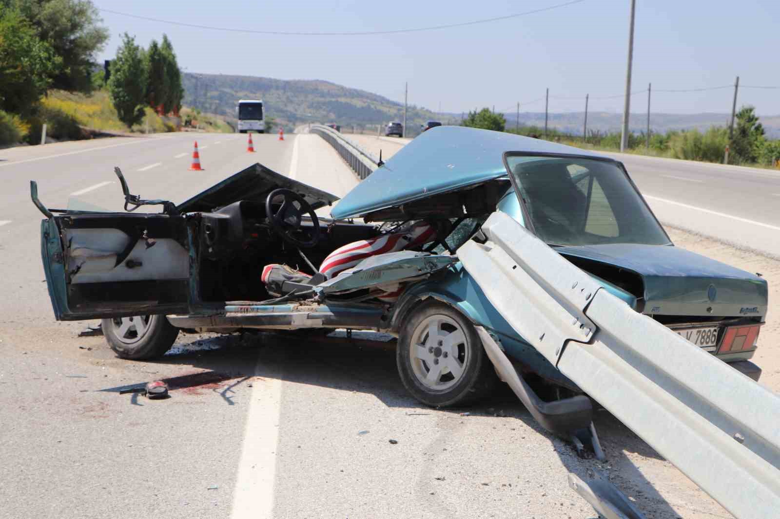 tofas bariyerlere ok gibi saplandi 1 yarali 1