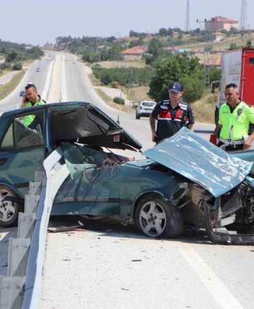 tofas-bariyerlere-ok-gibi-saplandi-1-yarali-IBSI2bKU.jpg