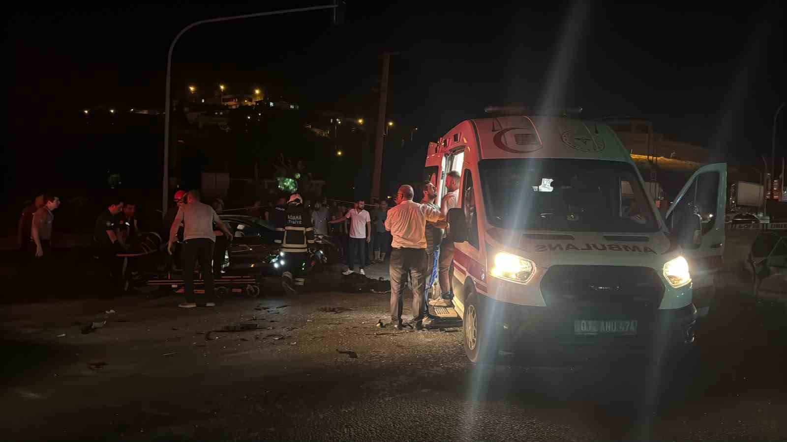 Tofaş, kağıt gibi ezildi: 1 ölü, 3 yaralı 6 tofas kagit gibi ezildi 1 olu 3 yarali 2 tXbZ3gyt