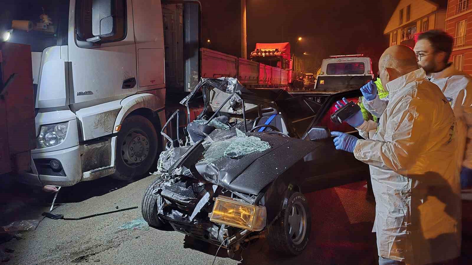 Tofaş Tır’a ok gibi saplandı: 1’i ağır 2 yaralı 7 tofas tira ok gibi saplandi 1i agir 2 yarali 3 D85kanzd