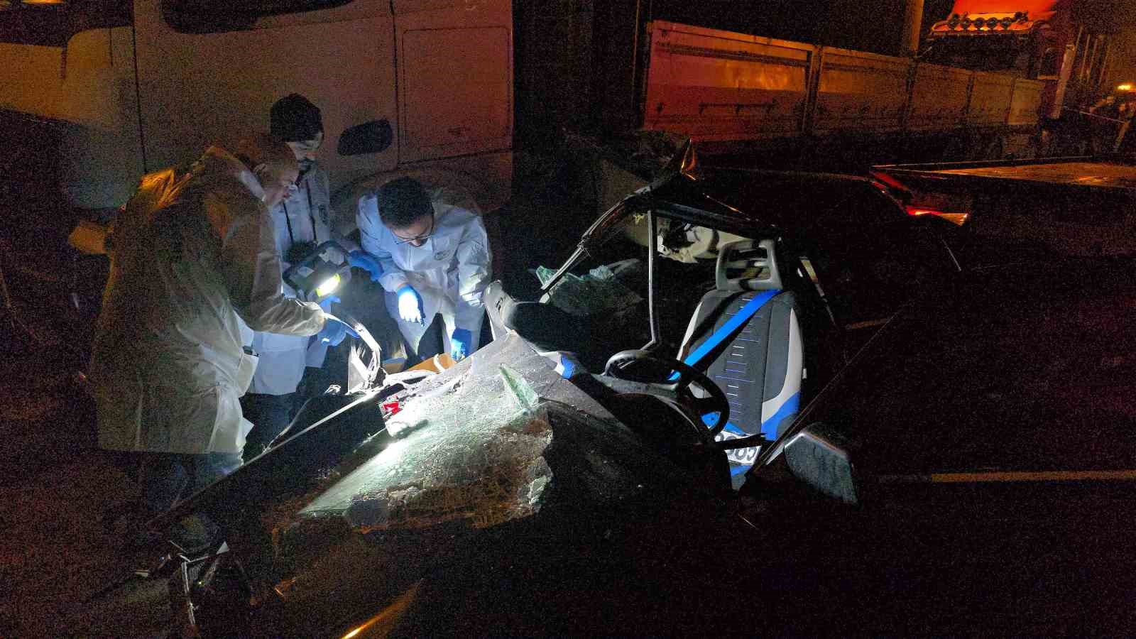 Tofaş Tır’a ok gibi saplandı: 1’i ağır 2 yaralı 8 tofas tira ok gibi saplandi 1i agir 2 yarali 4 FMCKiyNB