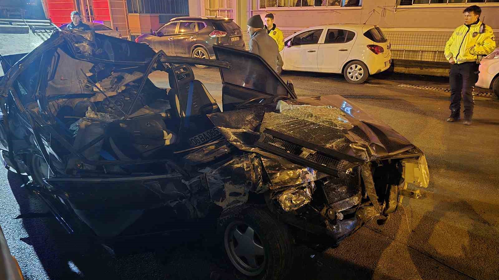 Tofaş Tır’a ok gibi saplandı: 1’i ağır 2 yaralı 9 tofas tira ok gibi saplandi 1i agir 2 yarali 5