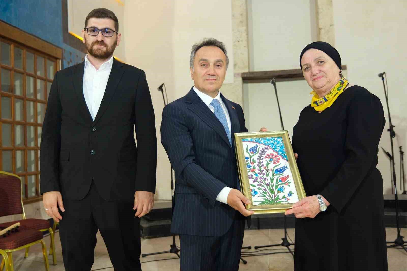 togu tazelenme universitesinde 60 yas ustu ogrenciler kep atti 2 T96CgZOT