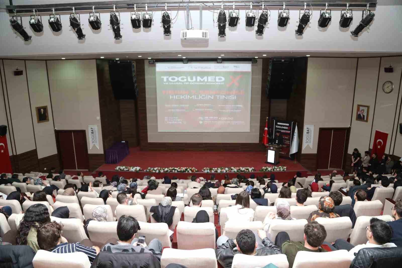 togunun duzenledigi tip kongresinde canli ameliyat heyecani yasandi 3 gfuRXLQj