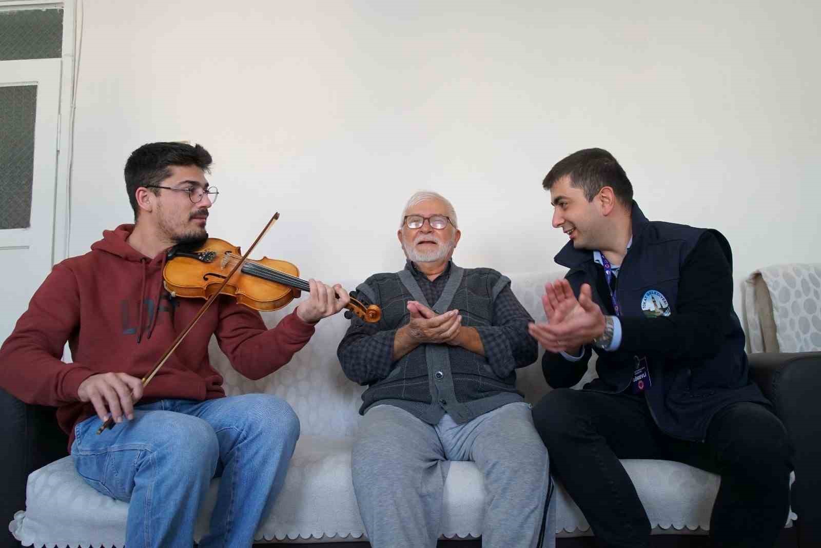 tokat belediyesi yaslilarin evine temizlik ve canli muzikle misafir oldu 3 csLd2EI4