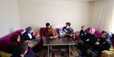 tokat-belediyesi-yaslilarin-evine-temizlik-ve-canli-muzikle-misafir-oldu-KrhLBE6T.jpg
