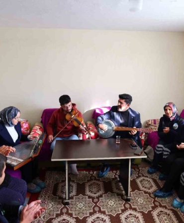 tokat-belediyesi-yaslilarin-evine-temizlik-ve-canli-muzikle-misafir-oldu-KrhLBE6T.jpg