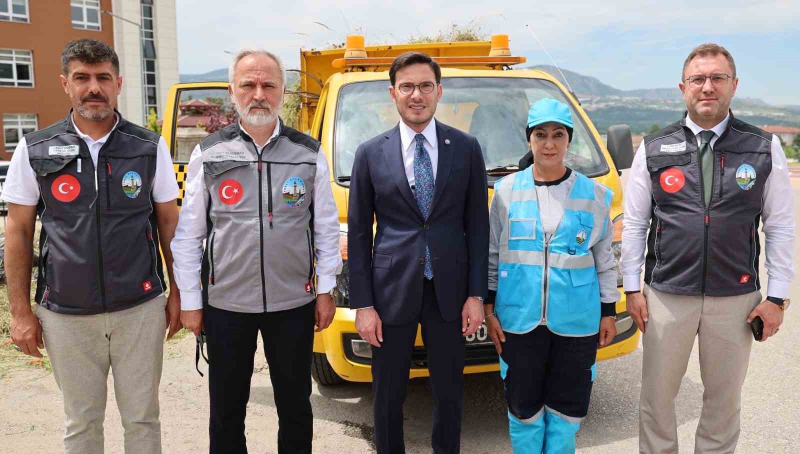 Tokat Belediyesi’nde çöp taksi direksiyonuna kadın eli değdi 5 tokat belediyesinde cop taksi direksiyonuna kadin eli degdi 1 4URvy4HP