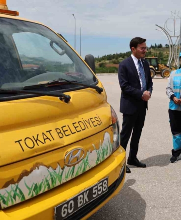 tokat-belediyesinde-cop-taksi-direksiyonuna-kadin-eli-degdi-QaDVYS4S.jpg