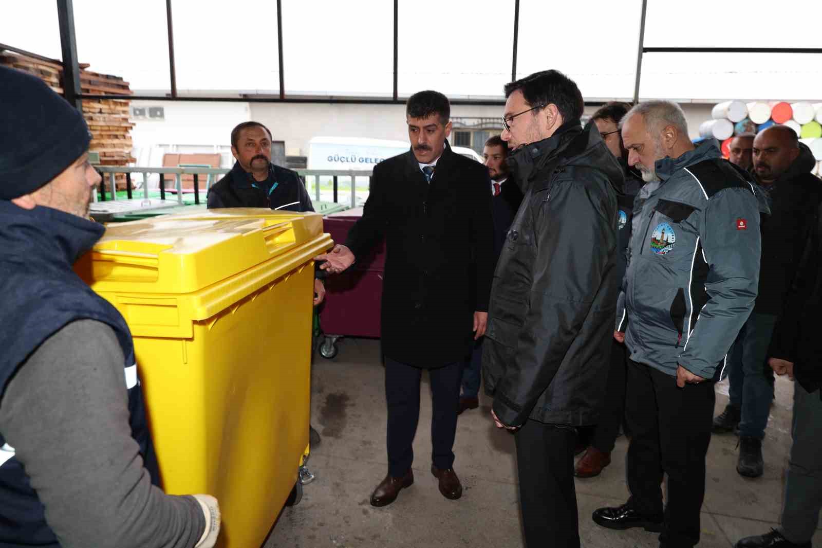 tokat belediyesinden cop tenekeleri icin sira disi test 0 V4Q6418b