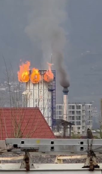Tokat kereste fabrikasının silosunda yangın 5 tokat kereste fabrikasinin silosunda yangin 1 RvGqNbRX