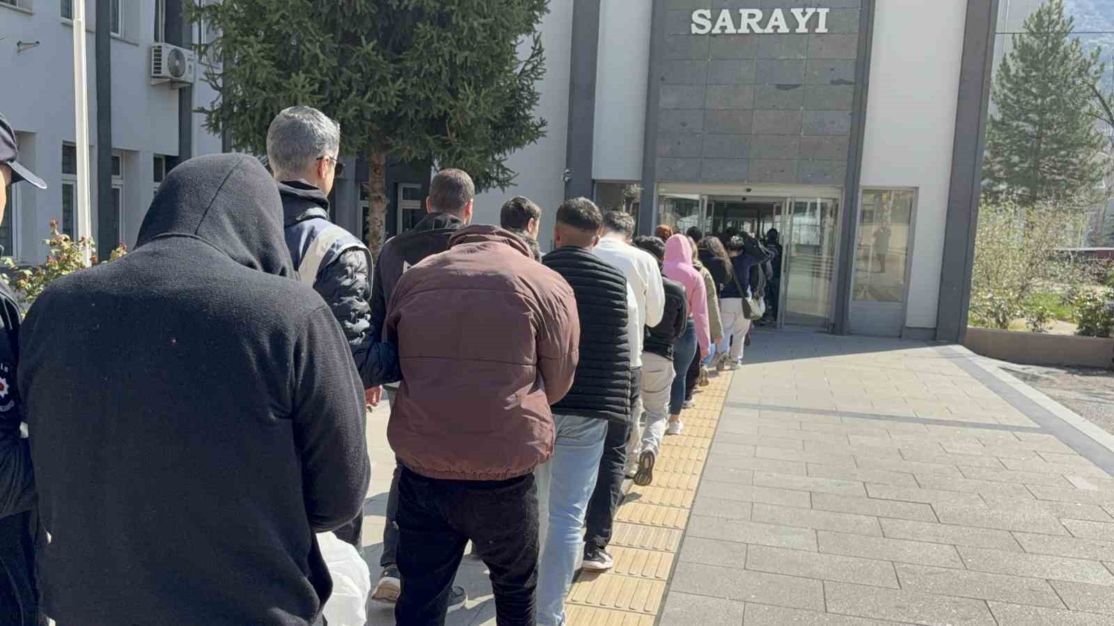 tokat merkezli 24 milyarlik yasa disi bahis operasyonunda 26 zanli tutuklandi 0 OMOSmry3