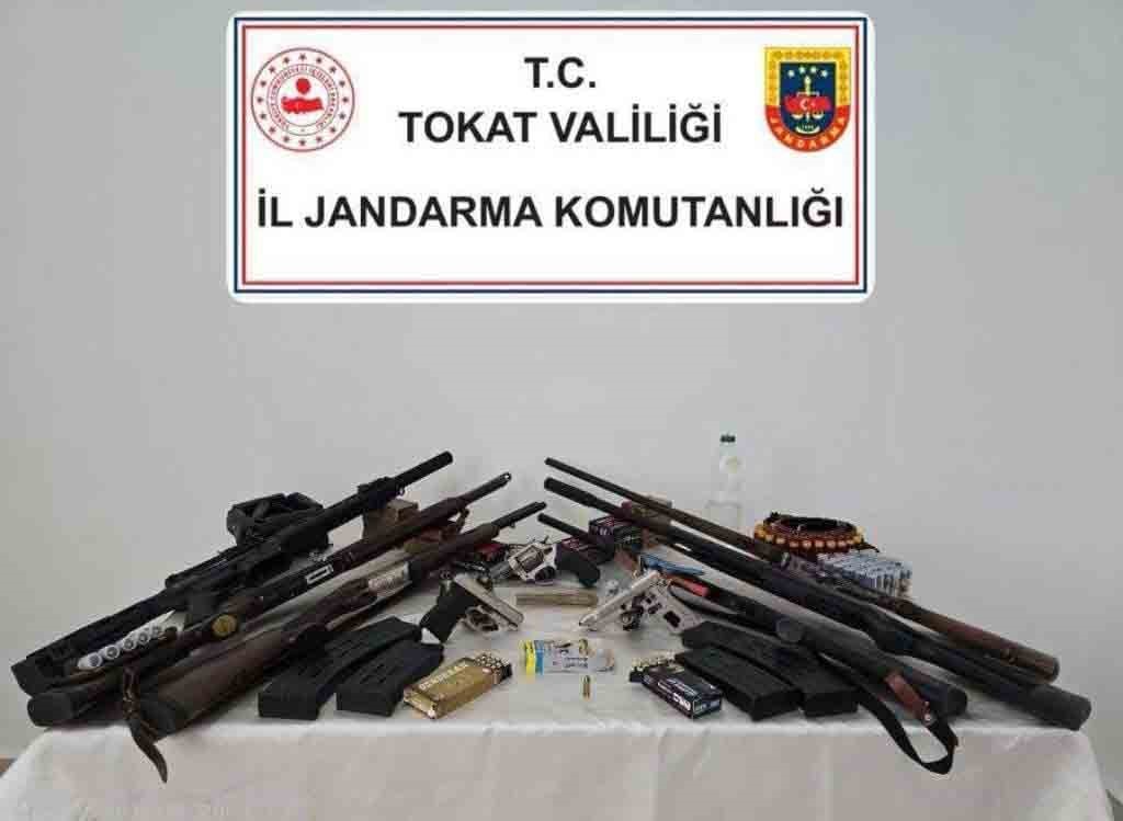 tokat merkezli operasyonda cok sayida silah ve muhimmat ele gecirildi 0 scgXE66l