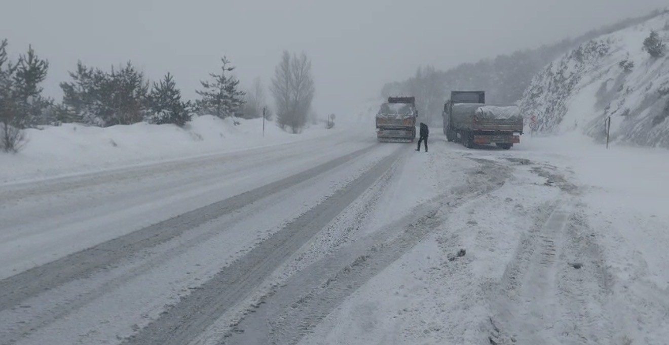 tokat sivas yolunda kar engeli 0 4f1WpaOq