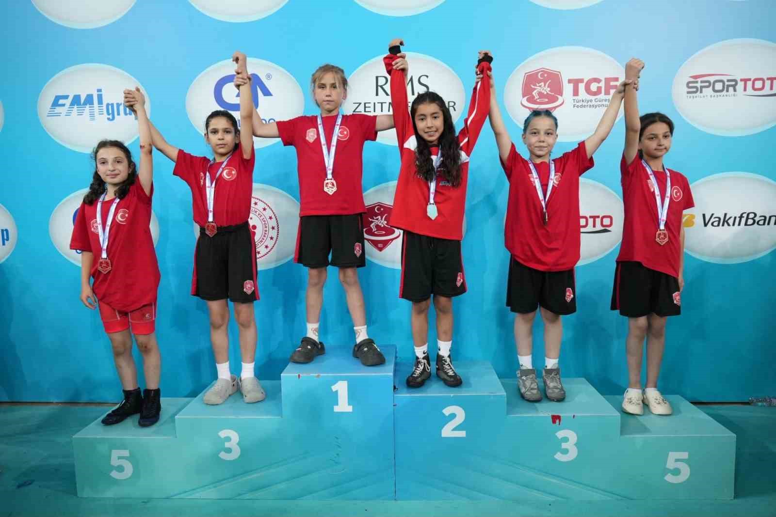 Tokatlı minik güreşçiler, Türkiye Şampiyonası’ndan 5 madalyayla döndü 4 tokatli minik guresciler turkiye sampiyonasindan 5 madalyayla dondu 0 i5R3a9v1