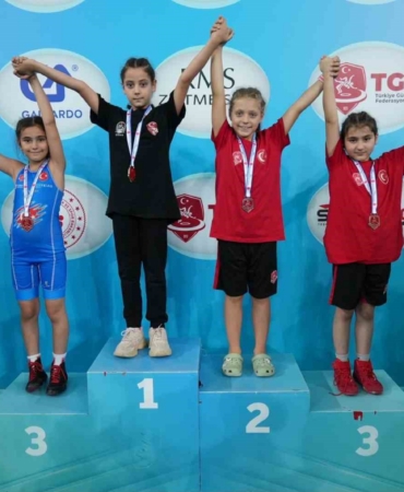 tokatli-minik-guresciler-turkiye-sampiyonasindan-5-madalyayla-dondu-ZqVJI8lp.jpg