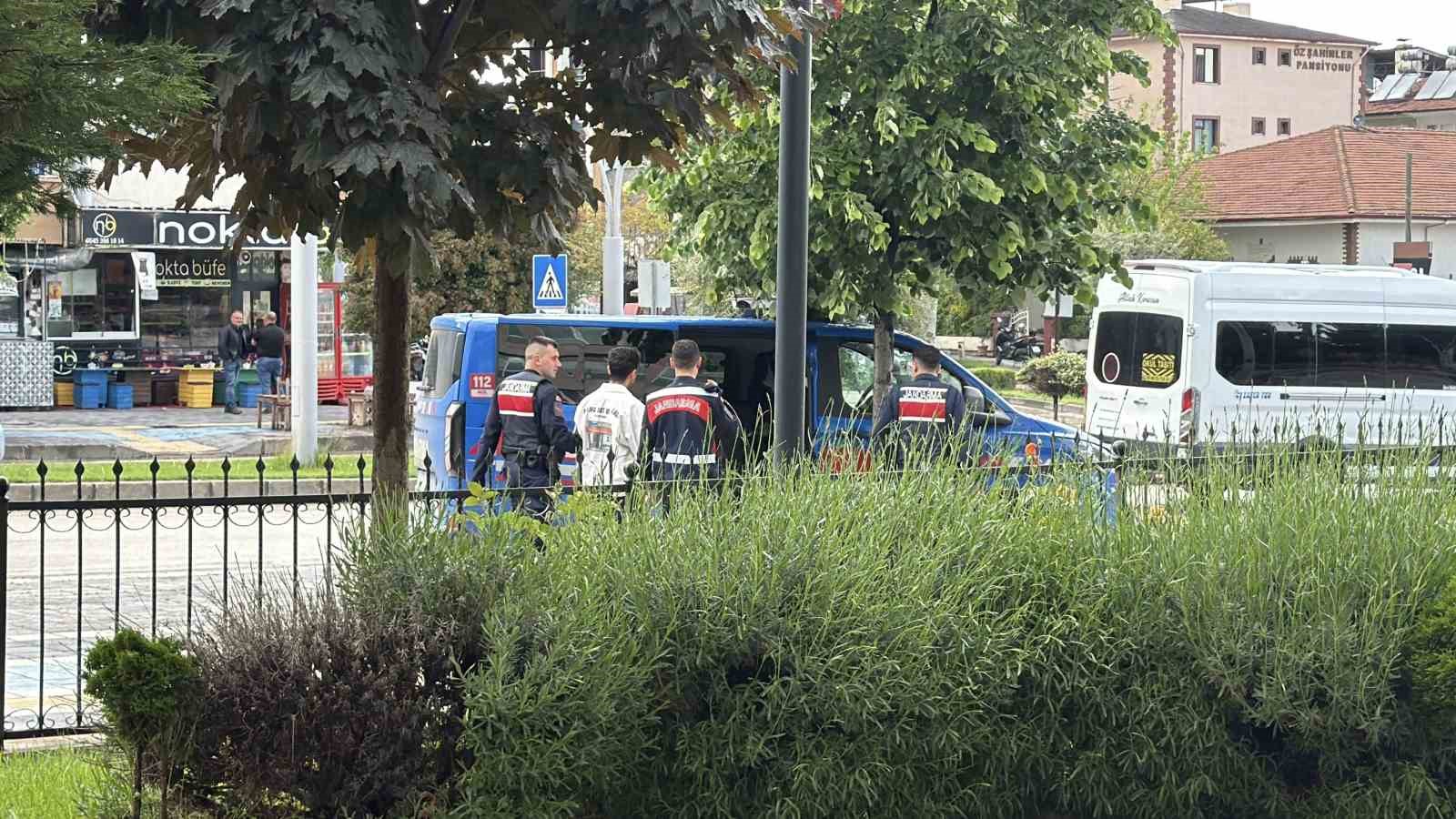 Tokat’ta 15 yaşındaki çocuğun ölümüne neden olan sürücü, bu sefer uyuşturucu operasyonunda yakalandı 4 tokatta 15 yasindaki cocugun olumune neden olan surucu bu sefer uyusturucu operasyonunda yakalandi 0 VDm33Snw