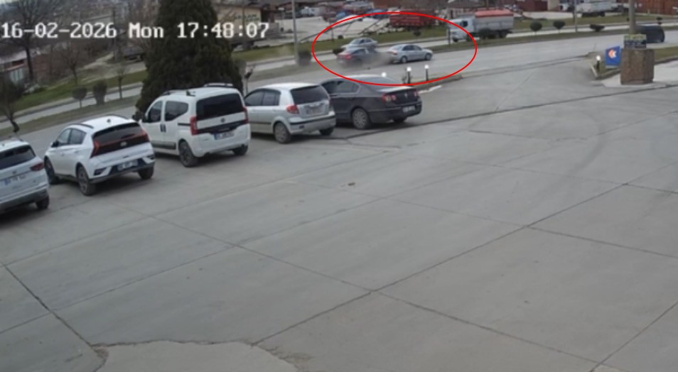 tokatta 2 kisinin yaralandigi kaza kamerada 0