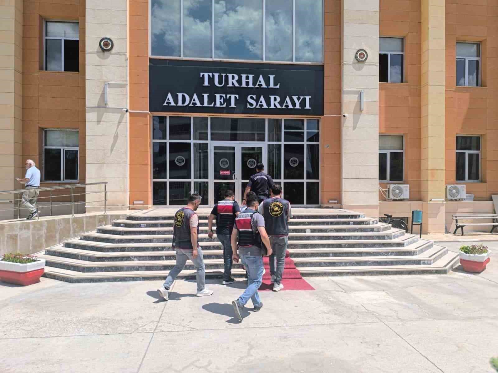 tokatta 24 yil 9 ay hapis cezasi bulunan firari jandarma operasyonuyla yakalandi 0 tRwVPf6u